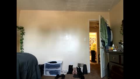 Cloud9 online show from April 10, 5:06 pm