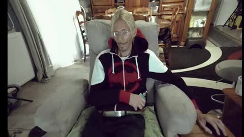 Snapshot of 00jeff31 chatting on October 24, 8:15 am jeff online show from October 24, 8:15 am