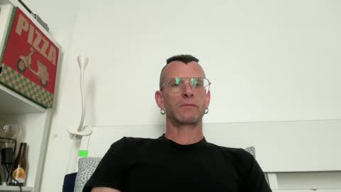 J online show from April 28, 1:37 pm