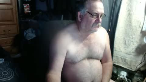 Snapshot of 1dusty60 chatting on December 18, 4:31 am 1dusty60 online show from December 18, 4:31 am