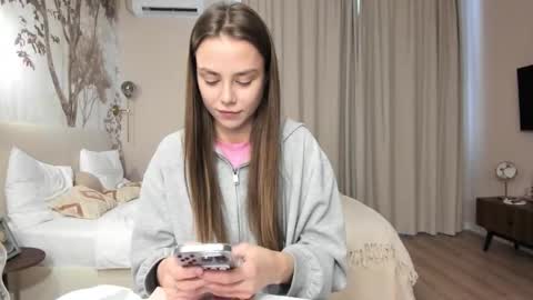 Lily 3 online show from October 4, 11:41 am