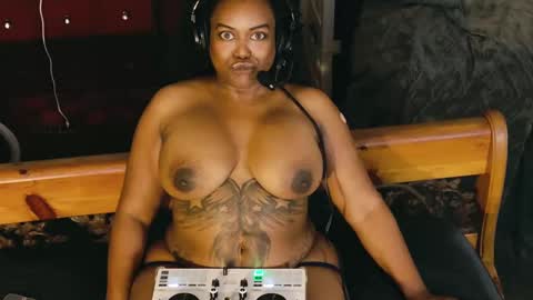 Lillycakes online show from February 27, 3:51 am