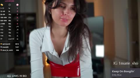 Snapshot of 1mari_01 chatting on October 6, 6:15 pm Marie online show from October 6, 6:15 pm
