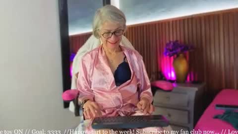 Miss Monserrate online show from February 18, 1:44 pm