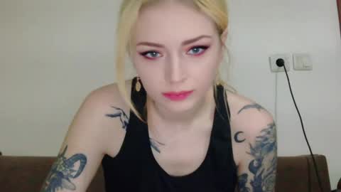 20punkslut online show from May 27, 1:57 am