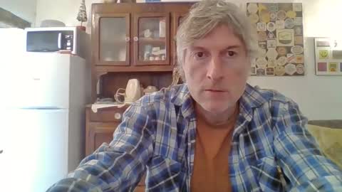 22esserre online show from October 17, 1:37 pm