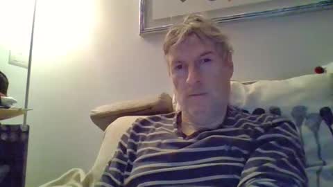 22esserre online show from January 11, 10:05 pm