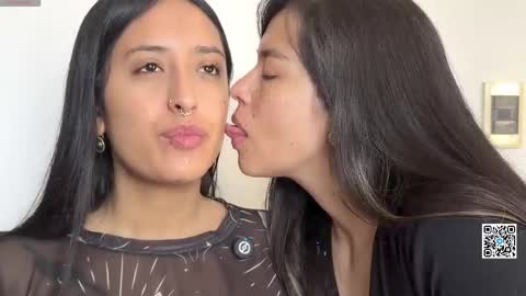 Dalilah and Tarah online show from April 18, 3:14 pm