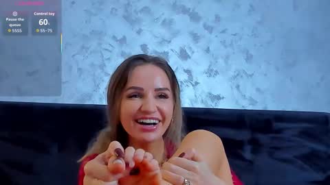 Ella online show from December 4, 9:47 pm