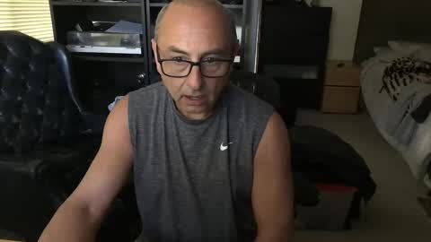 daddy vegas  for single women and couples here online show from February 8, 9:40 pm