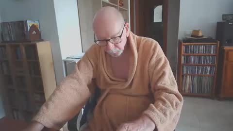  Papi  online show from November 13, 9:01 am