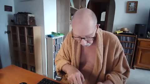  Papi  online show from March 27, 9:54 am