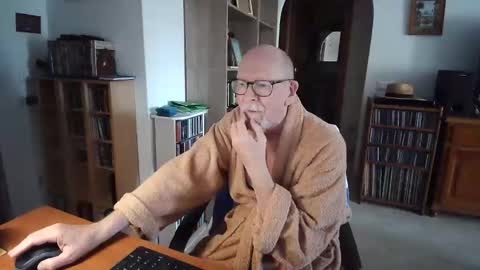  Papi  online show from April 7, 9:44 am