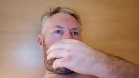 81jonnyx online show from December 18, 9:21 pm