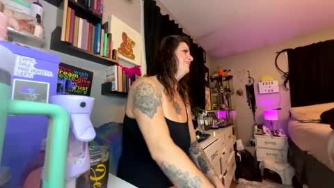 That girl online show from December 5, 9:41 am