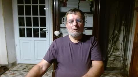 Snapshot of _123_voyeur_ chatting on October 10, 5:52 pm _123_voyeur_ online show from October 10, 5:52 pm