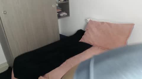 Snapshot of _abrill_20 chatting on October 30, 2:01 am _abrill_20 online show from October 30, 2:01 am