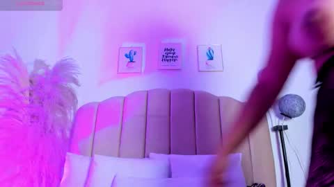 _aithanaa_ online show from October 22, 11:17 pm