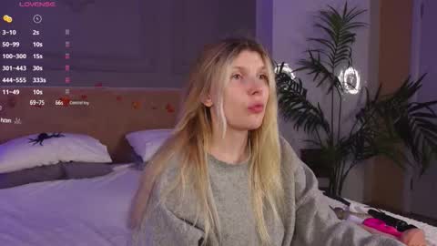 Snapshot of _aleksa chatting on October 21, 6:07 am Alexa online show from October 21, 6:07 am