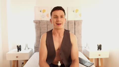 _andrewfalcon2 online show from February 25, 7:38 pm