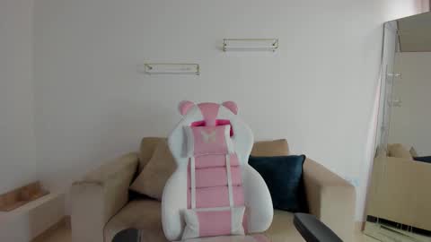    online show from October 27, 12:16 pm