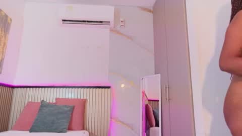 _aria_carter_ online show from June 22, 7:32 pm