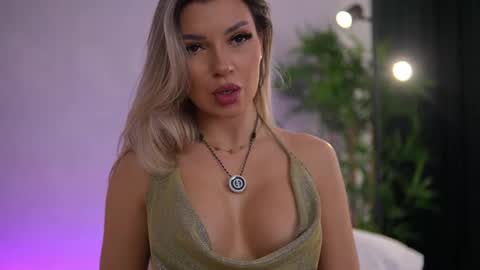 Arielle online show from March 25, 8:21 am