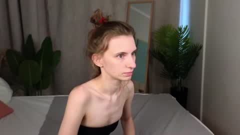 _ash_leyy_ online show from July 19, 1:41 am