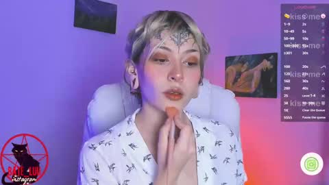 Lunita  online show from November 4, 1:18 am