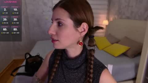 Laura online show from February 25, 6:11 pm