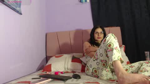 _boombom__ online show from February 10, 1:30 am