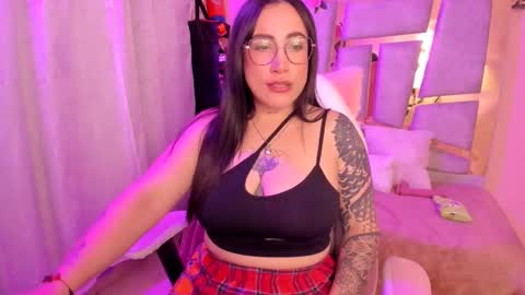 Snapshot of _briigite chatting on September 27, 9:18 am Angie  Independent model online show from September 27, 9:18 am