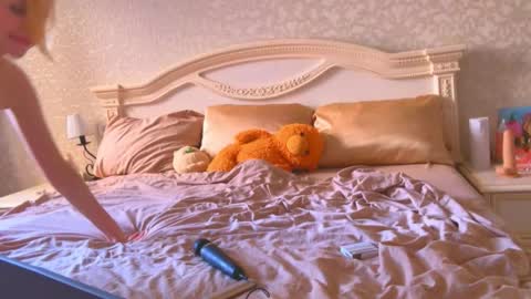 Stella online show from September 12, 7:43 am