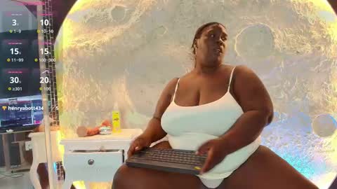 Snapshot of _carolinagomez chatting on October 18, 9:30 pm Caro. online show from October 18, 9:30 pm