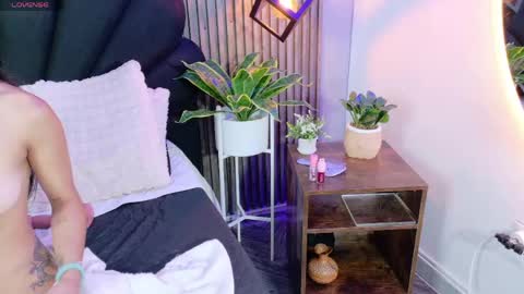 _charlotte_queen_ online show from May 13, 4:05 pm