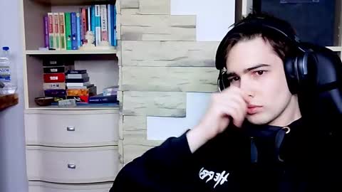 _crise_next_door_ online show from October 6, 2:57 pm