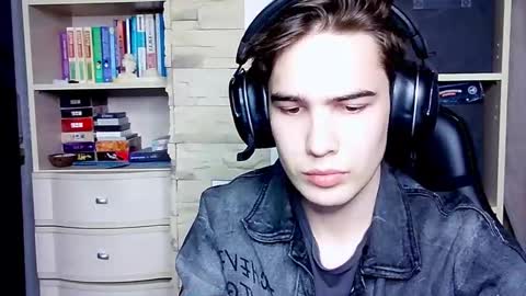 _crise_next_door_ online show from October 9, 4:56 pm