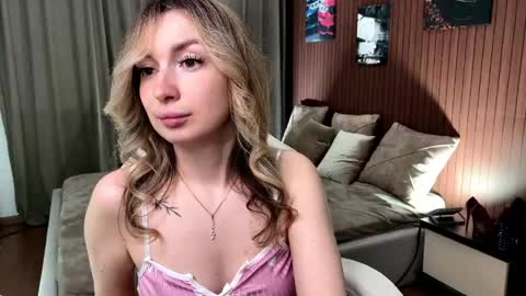 _crystal_moon_1 online show from May 2, 9:31 pm