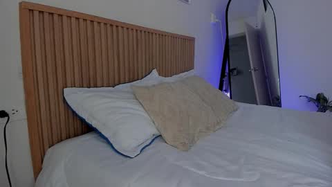 Emma and Tonny online show from February 6, 2:20 pm