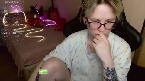 chloue and Gretta online show from March 29, 7:37 pm