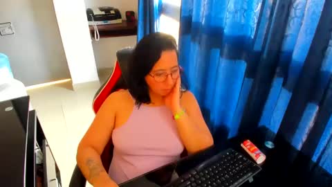 Emma online show from February 10, 10:30 pm