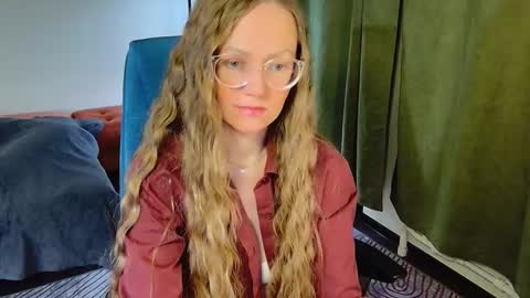 _goldilocks__ online show from November 21, 5:33 pm