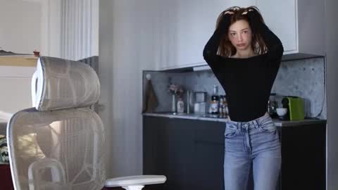 Snapshot of _guesswhat_ chatting on October 3, 1:19 pm Katarina online show from October 3, 1:19 pm