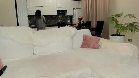 Julia online show from February 27, 2:54 pm