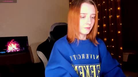 Snapshot of _hey_scarlett_ chatting on February 20, 7:41 pm _hey_scarlett_ online show from February 20, 7:41 pm