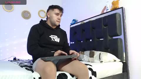 JHOSSUA  VALERIO online show from February 8, 10:57 pm