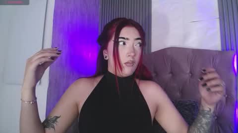 Mia online show from December 3, 3:13 pm