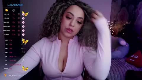 _just_a_queen_3 online show from February 12, 5:58 pm