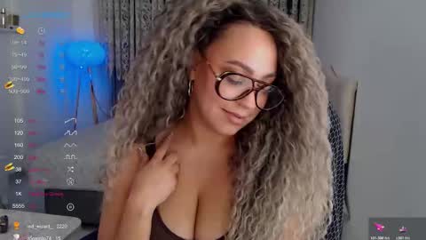 _just_a_queen_3 online show from November 4, 11:44 am