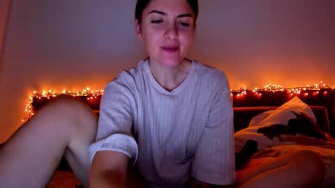 Snapshot of _just_a_simple_girl chatting on October 1, 12:48 pm _just_a_simple_girl online show from October 1, 12:48 pm